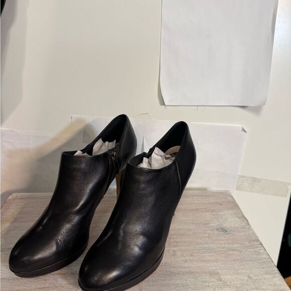 Vince Camuto Black Heels Sleek Design - Picture 1 of 6